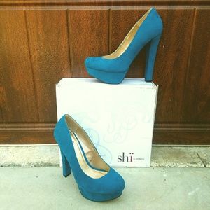 Adorable Blue Platform Heels